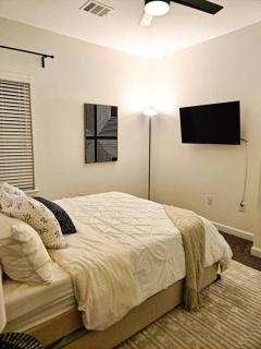 The Malmedy Lodge is at a Central location 3BR Sleeps 10 - Houston - 6