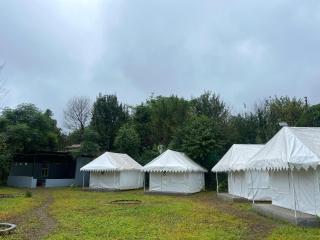 Yasnaya Camps - Bhowāli - 5