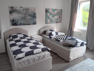 Crew Quartier ALL-INCLUSIVE Serviced Apartments Ideal für Monteure 3 Zimmer Apartments mit Küche, Bad, Waschmaschine, Flat TV, Wifi - 7