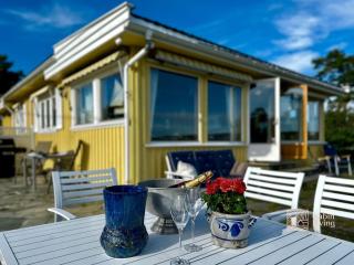 Rustic seaside cottage with jetty near Hankø - Hanke - 0