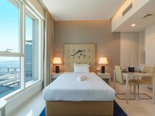 Savis Home-Spacious Studio With Canal View - Dubai - 6