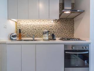 Savis Home-Spacious Studio With Canal View - Dubai - 1