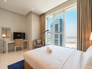 Savis Home-Spacious Studio With Canal View - Dubai - 9