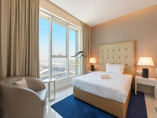 Savis Home-Spacious Studio With Canal View - Dubai - 0