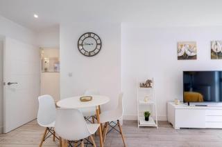 Aldenham Road 2 Bedroom Apartment Next to Bushey Station - Watford - 7