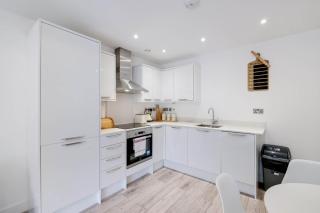 Aldenham Road 2 Bedroom Apartment Next to Bushey Station - Watford - 2