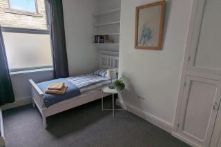 Lovely 3 bed room house - 3