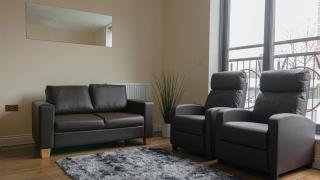 Stylish Riverside Apartment - 3