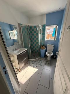 C'est une maison bleue, juste à côté de la plage... - Barneville-Carteret - 3