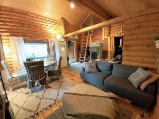 Uniikki lomamökki mäntymetsässä järven edustalla - Pihtikoski - 6