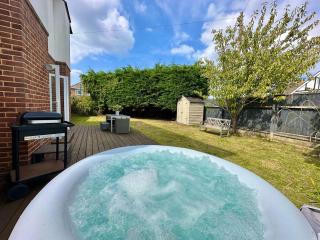 Three Bed Detached Home - Large Garden - Hot Tub - Free Parking - Close to Beach! - 9