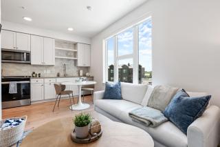 Downtown Luxury 1BD- Poo Spa Bowl Golf Gym Parkng - McIntyre Building Condominium - 9