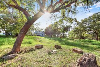 Happiness Ranch - Pecan Tree House - Blanco - 9