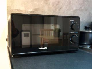 Newly Built Modern Studio House with Free Parking - London - 4