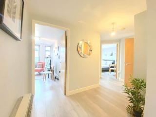 Contemporary Camden Apartment P2 - London - 2