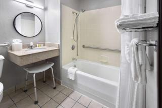 Super 8 by Wyndham St. Clairsville OH/Wheeling WV Area - 9