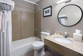 Super 8 by Wyndham St. Clairsville OH/Wheeling WV Area - 1