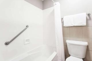 Ramada by Wyndham Ottawa On The Rideau - Ottawa - 1