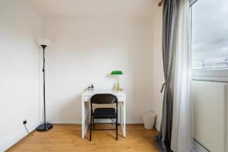 Large Room with London Skyline view - 5