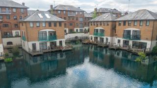 Stylish Waterfront Apartment - Londra - 9