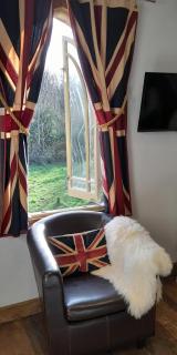 Quaint Studio Loft Room nr Hampton Court - Thames Ditton - 6