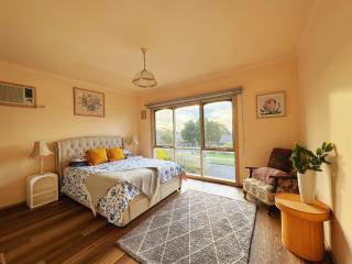 Oceanview 4B2B Two-story House with Big Balcony! - Frankston South - 9