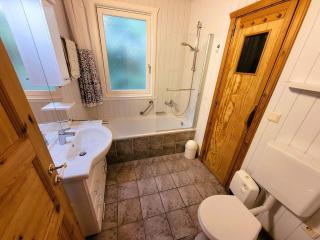 Gemütliches Ferienhaus für 5 Personen mit Sauna und Kaminofen und Grill im Ferienpark Extertal - Extertal - 2