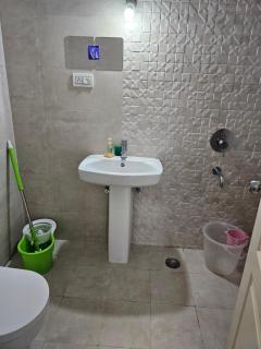 Royal Gem 3bhk Banjara hills rd12 - Hyderabad - 6
