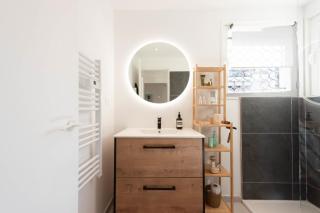 Bright 1-Br Apartment Walk to the Beach - 6