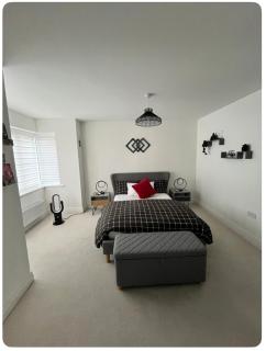 Bedroom in West Sussex with locks,Private Bathroom & Free Parking - Pulborough - 0