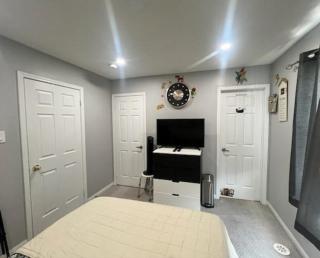 Private, Secure, Immaculate & Cozy Room - 6