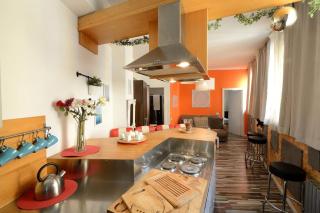 Argento, Bright Flat in The Center, 7 Guests, Parking & WiFi, Near to 3 Tram Lines and the Metro - well connected to Airports and to the Train Station - Milan - 7
