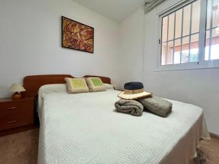 Almerimar Amplio Apartamento de 3 Habitaciones con Piscina, pista de padel, futbol y Garaje Cubierto para 2 Coches en Altas Entinas - Almerimar - 2
