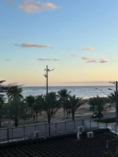 PREDIO FRENTE PRA PRAIA, COM VISTA LATERAL MAR, Apto 202 - Praia Grande - 2