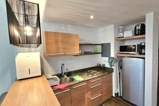 Stylish Beach Condo - 6