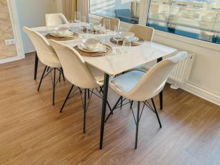 Cosy 4 room apartment with free parking, balcony and workspace - Oberschleißheim - 7