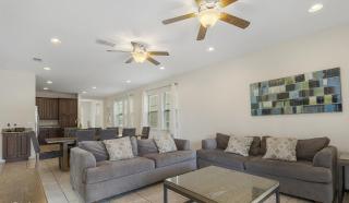 Casa c/ Piscina, Sala de Jogos e 6 Suítes - 0