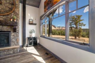 Sandstone Pointe, Elegance Among the Cliffs - 2