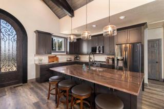 Sandstone Pointe, Elegance Among the Cliffs - 1