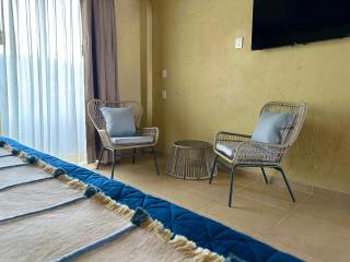 Lolitas Suites 304 - 6