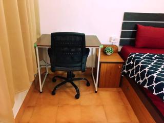 B203 Bright and Airy Beachside Oasis - 30 Secs to Pool, 10 Mins to Beach - 2