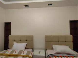 luxurious Downtown House near airport and Malls - 1