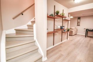 Lake Simcoe Retreat 5 Bedroom Vacation Home Near Innisfil Beach Park - Innisfil - 1