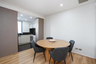 Modern 1-Bed Unit with Pool Views and Balcony - Canberra - 2