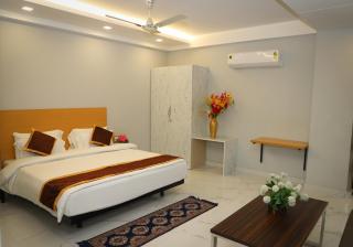 The Empire Corporate Villa Hotel Sector 29 near Fortis and Max Hospitals,Huda City Metros Station - 9