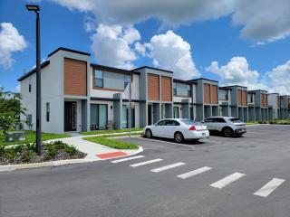 Modern New Townhome at the Hub a few miles to Disney - 9