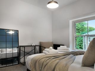 Pavilion Mews - 4