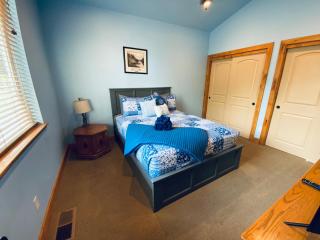 The Hilltop Cabin Retreat in Bass Lake Heights - 8