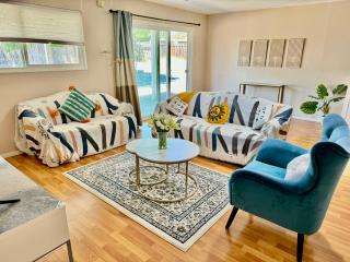 Chic Home with Expansive Backyard- duplex back unit - 9