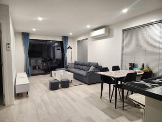 New Modern Townhouse Near Town& Beach - 0